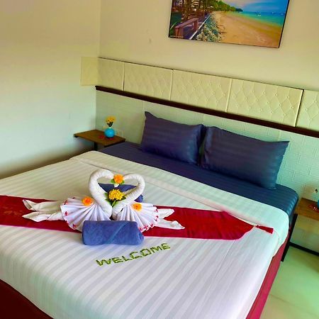 At Home Hotel Patong Екстериор снимка