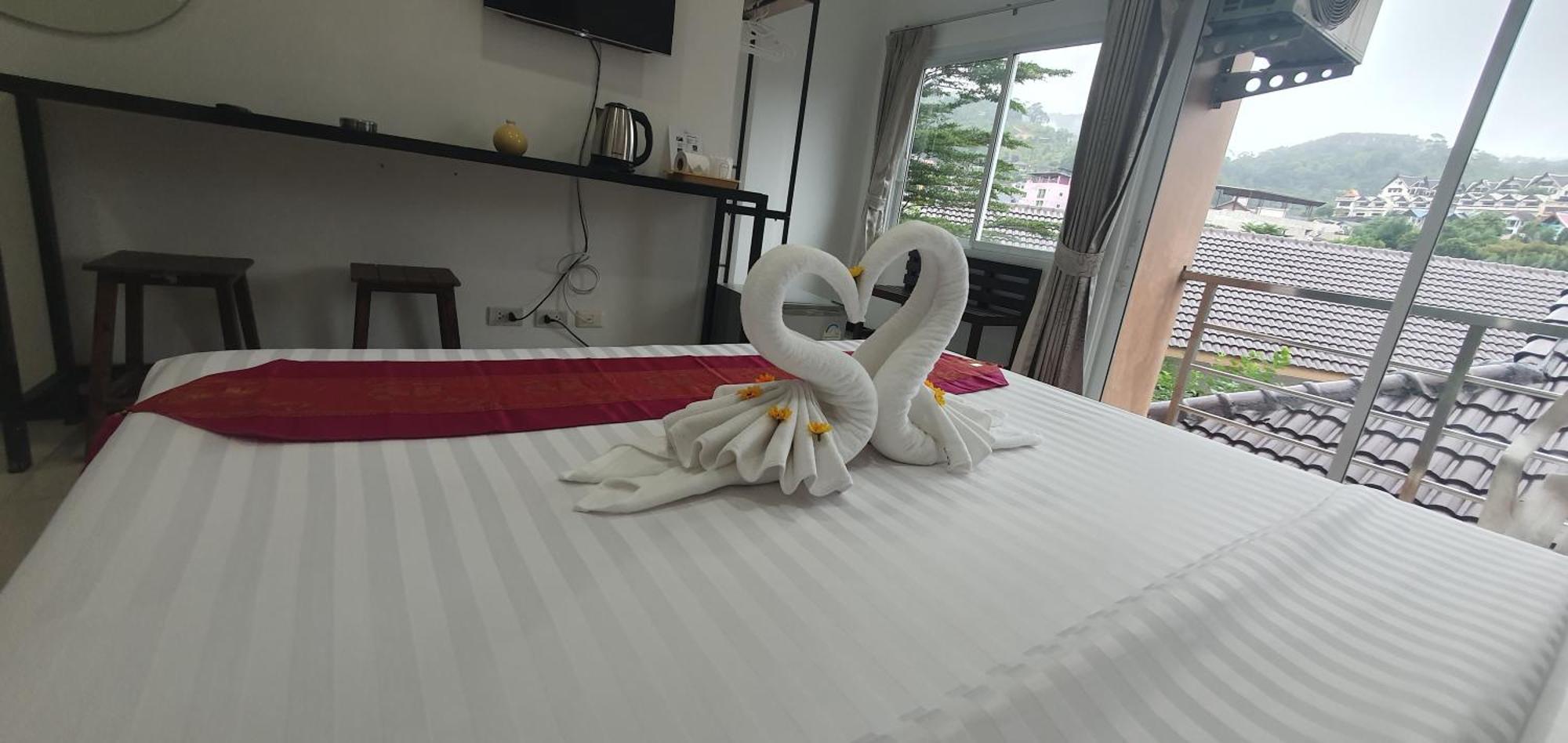 At Home Hotel Patong Екстериор снимка