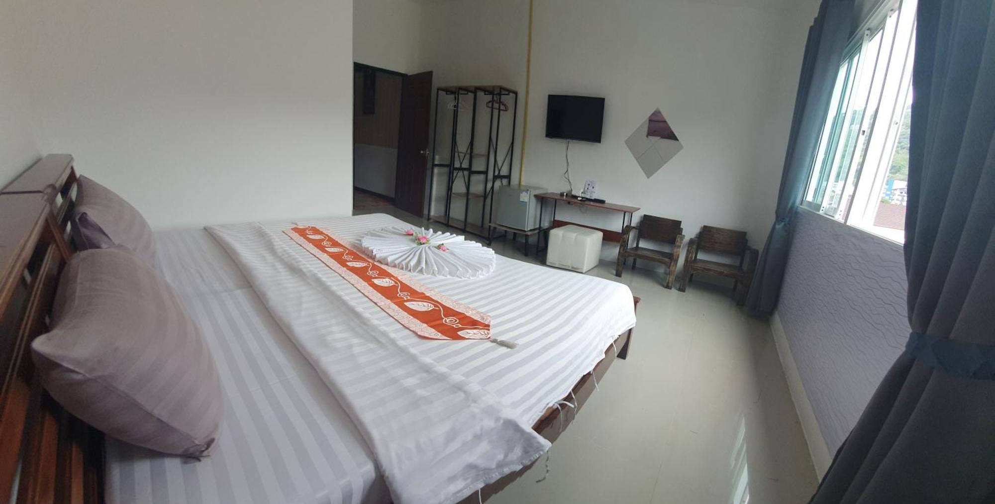 At Home Hotel Patong Екстериор снимка